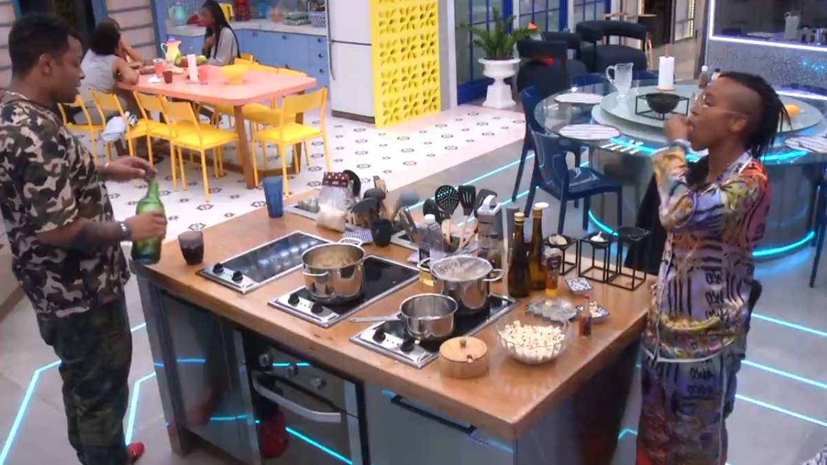Nego Di e Karol Conká no BBB 21