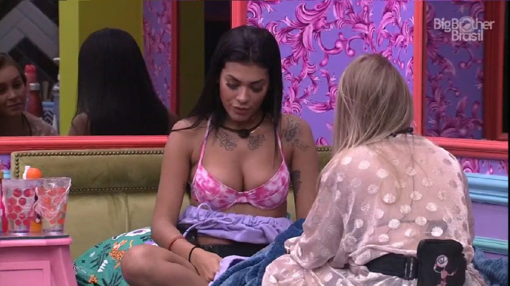 Pocah conversa com Carla Diaz no BBB 21
