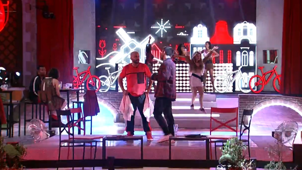 Arthur conversa com Projota na Festa Amsterdã no BBB 21