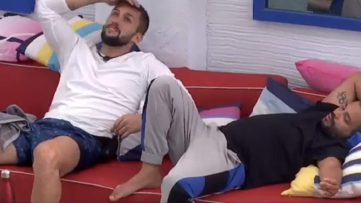 Arthur e projota do BBB 21 conversam sobre Carla Diaz