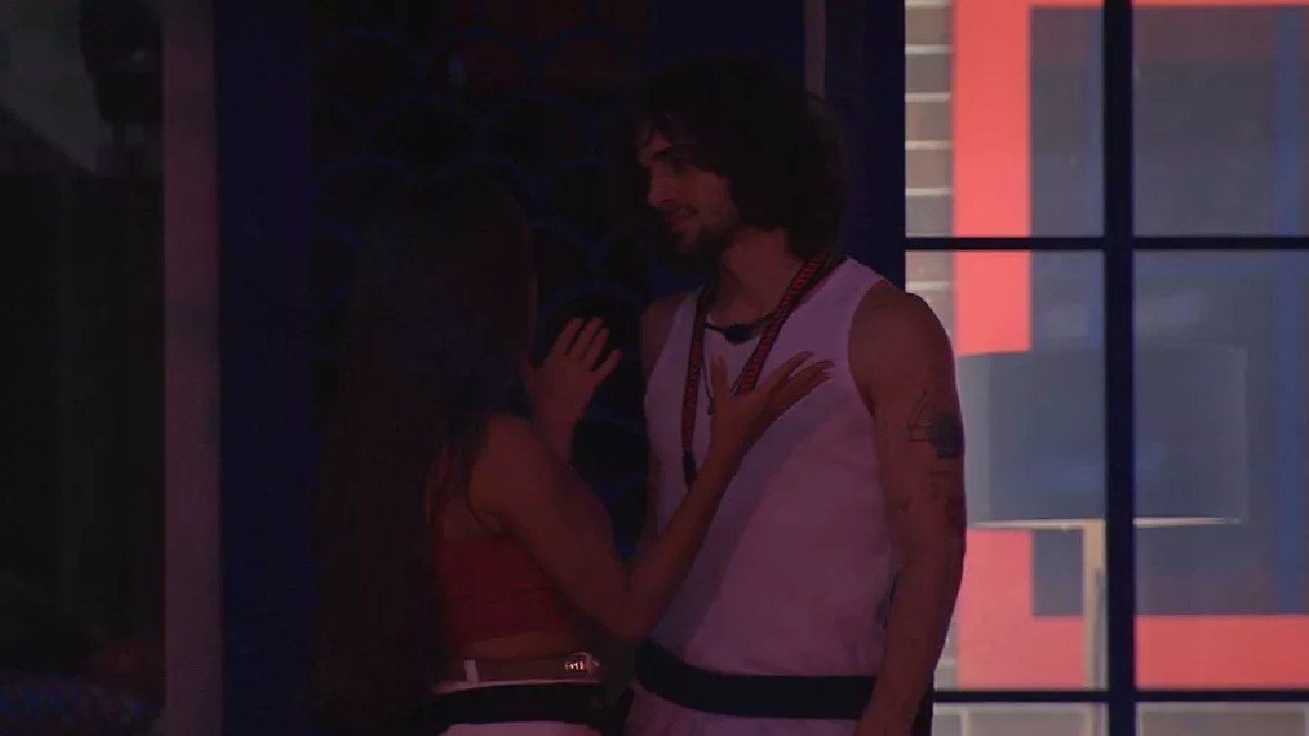 Thais e Fiuk conversam no BBB 21