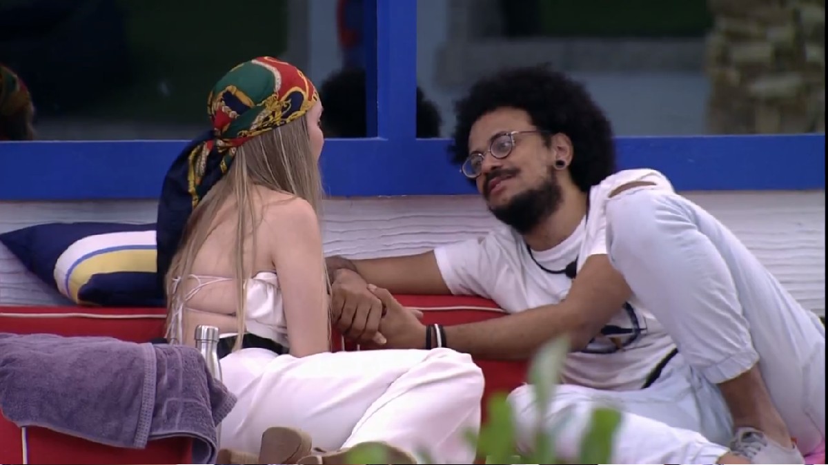 Carla Diaz conversa com João Luiz no BBB 21