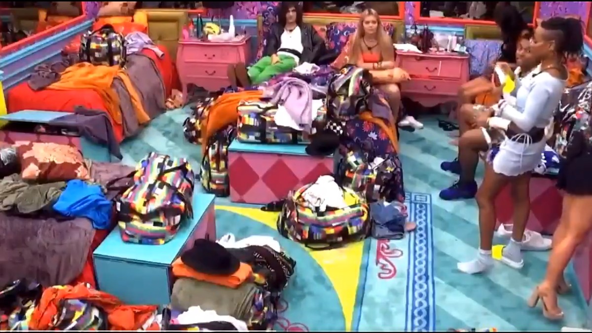 Participantes riem do cheiro do quarto Cordel no BBB 21