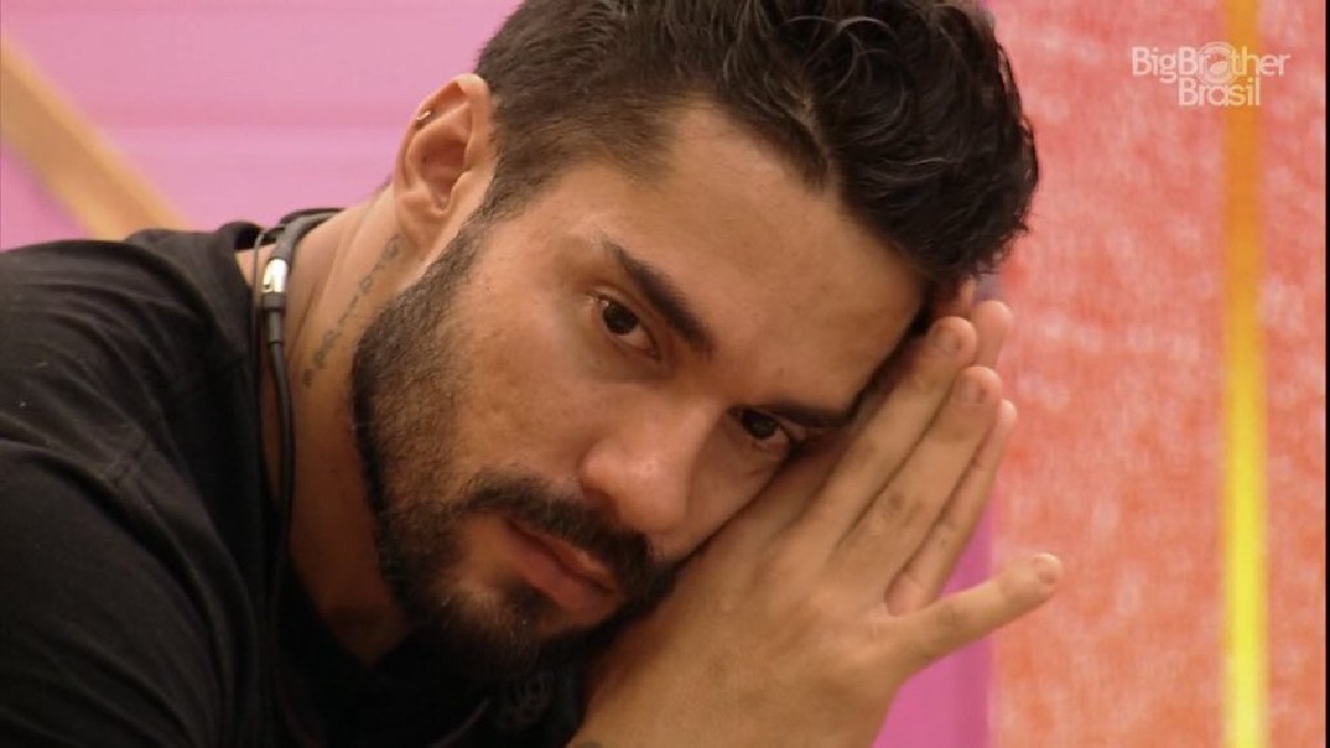 Arcrebiano recebe convite de Karol Conká para dormir no BBB 21