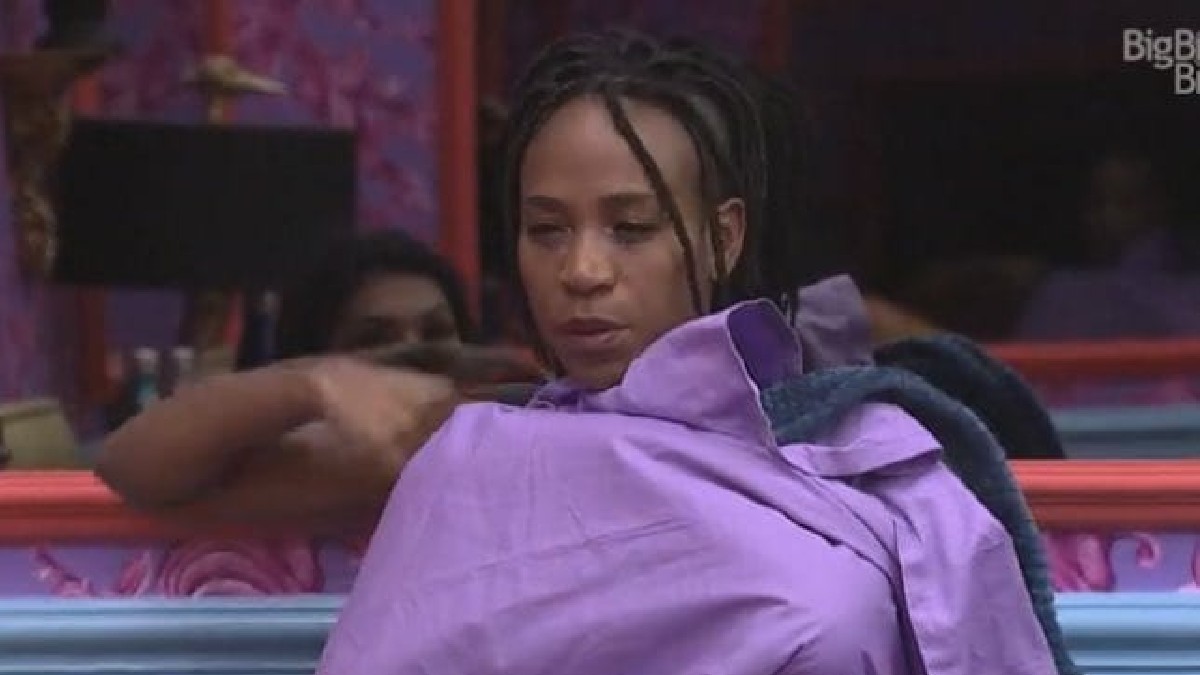 Karol Conká não acorda a tempo no BBB 21