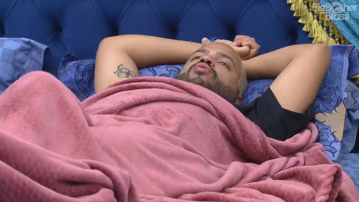 Nego Di no quarto do líder do BBB 21