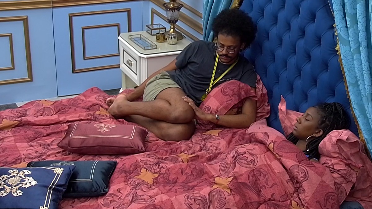 Camilla de Lucas e João Luiz conversam sobre o paredão no BBB 21