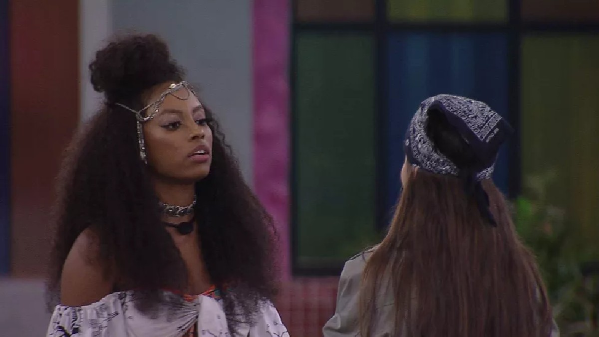 Lumena conversa com Thaís no BBB 21