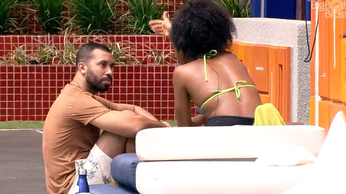 Gilberto presta apoio a Lumena no BBB 21