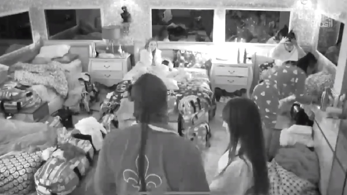 Brothers no quarto colorido do BBB 21