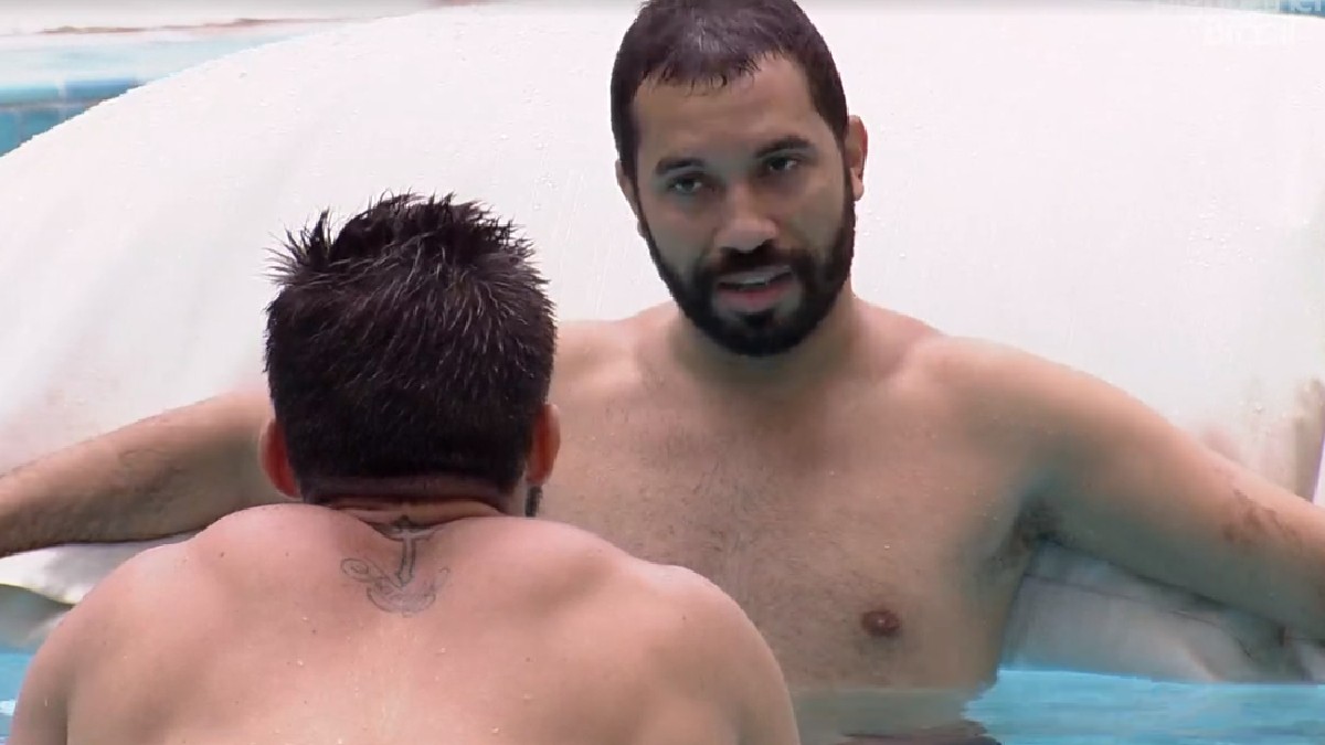 Arthur e Gilberto se entendem no BBB 21