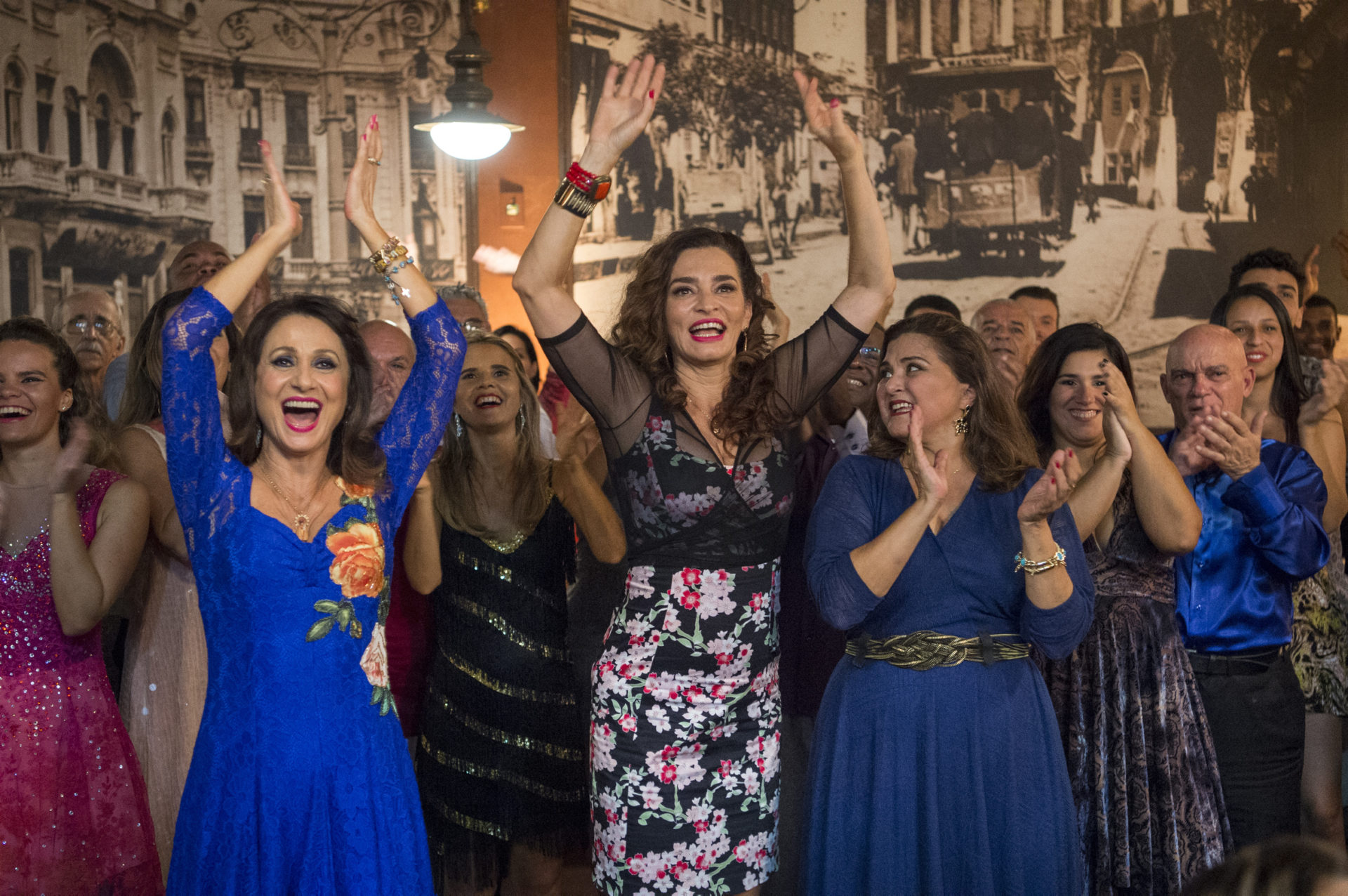 Edinalva (Zezé Polessa), Cândida (Gisele Fróes) e Aurora (Elizângela) em A Força do Querer