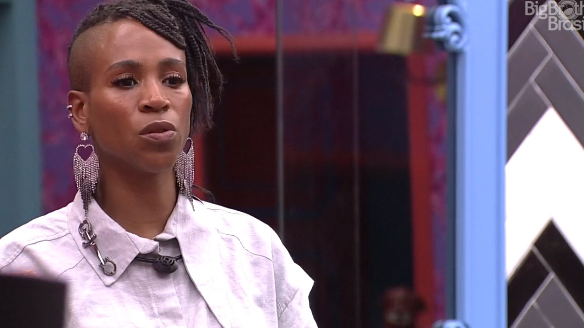 Karol Conká conversa no quarto colorido com Carla Diaz e Arthur no BBB 21