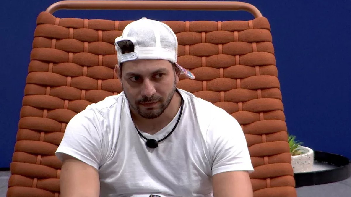 caio conversa com Rodolffo no BBB 21