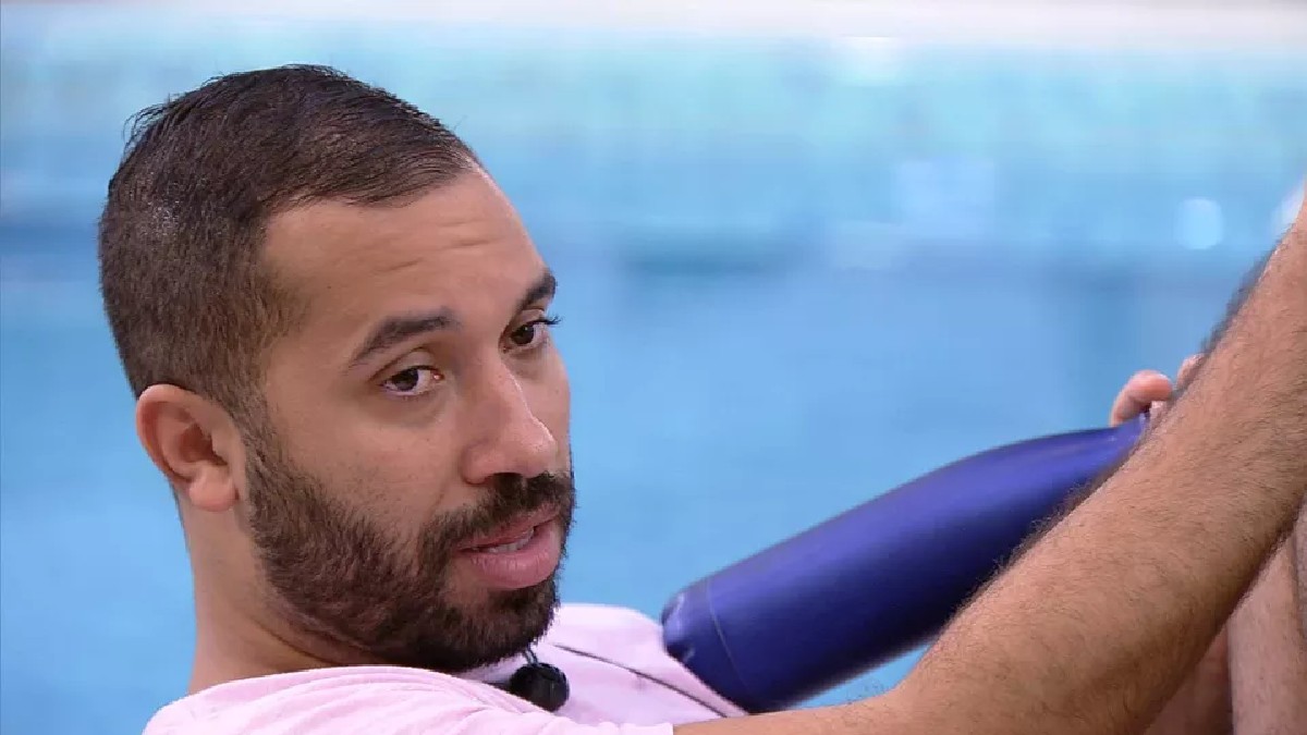 Gilberto conversa com Caio no BBB 21