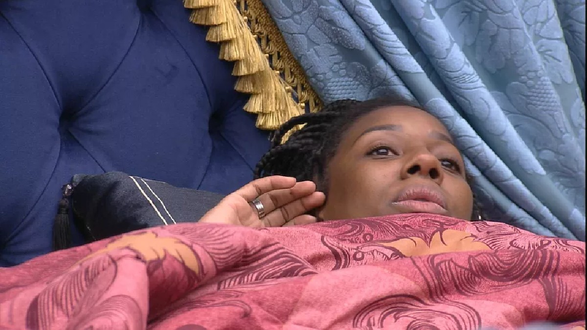 Camilla de Lucas no quarto do líder no BBB 21