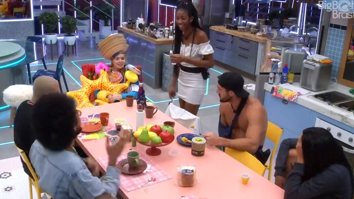 Participantes da Xepa no café da manhã do BBB 21