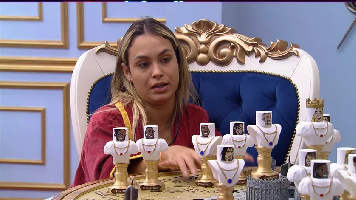 Sarah planeja votos na casa do BBB 21