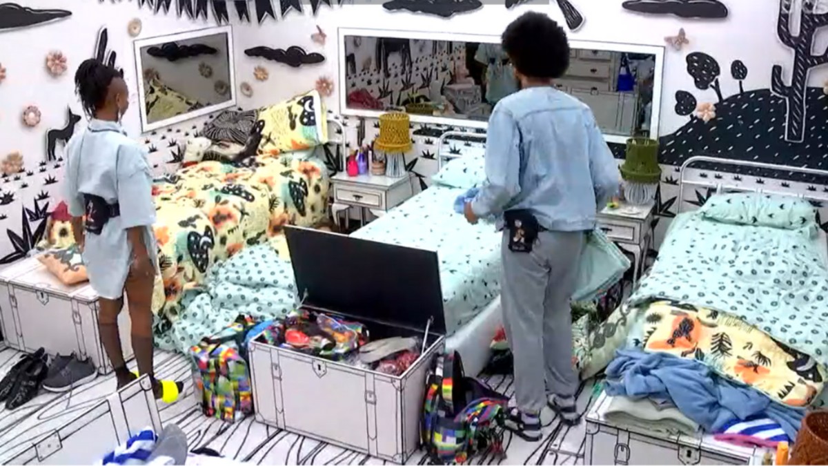 Karol Conká e João Luiz acordam Lumena do BBB 21