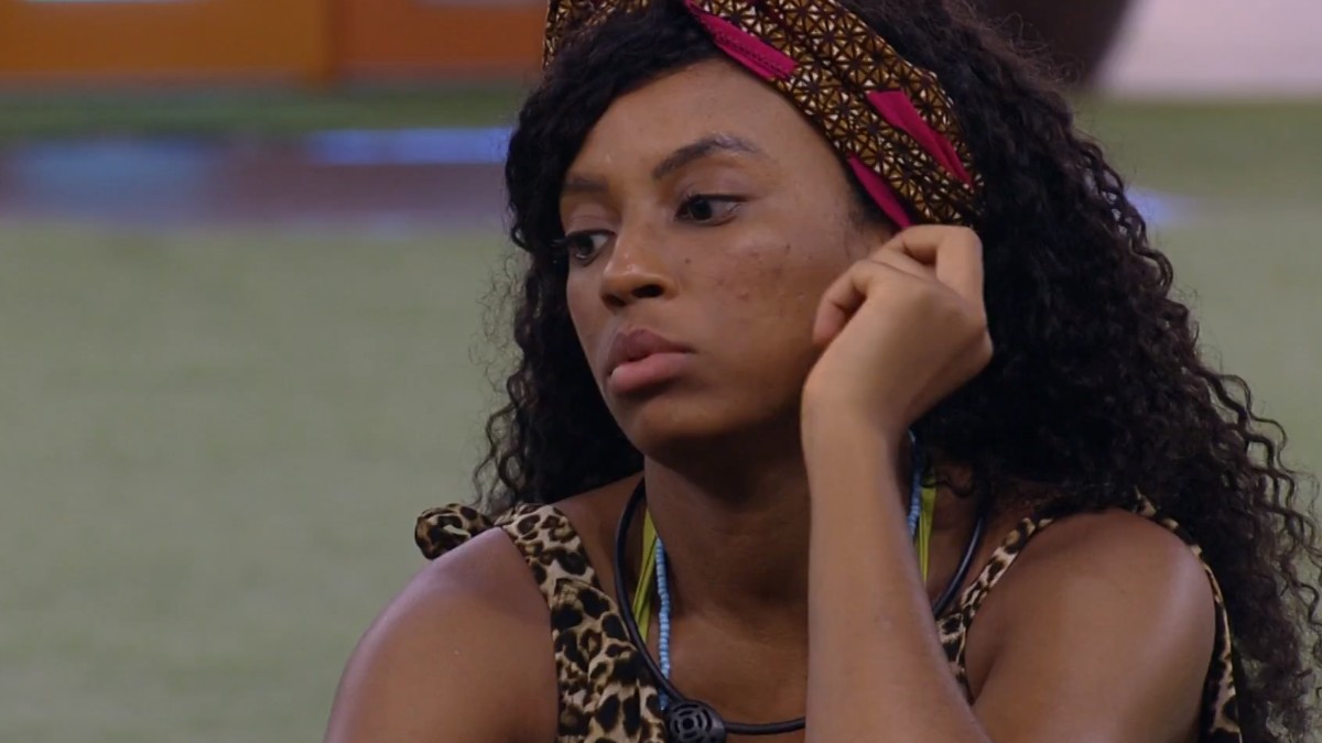 Lumena na área externa do BBB 21