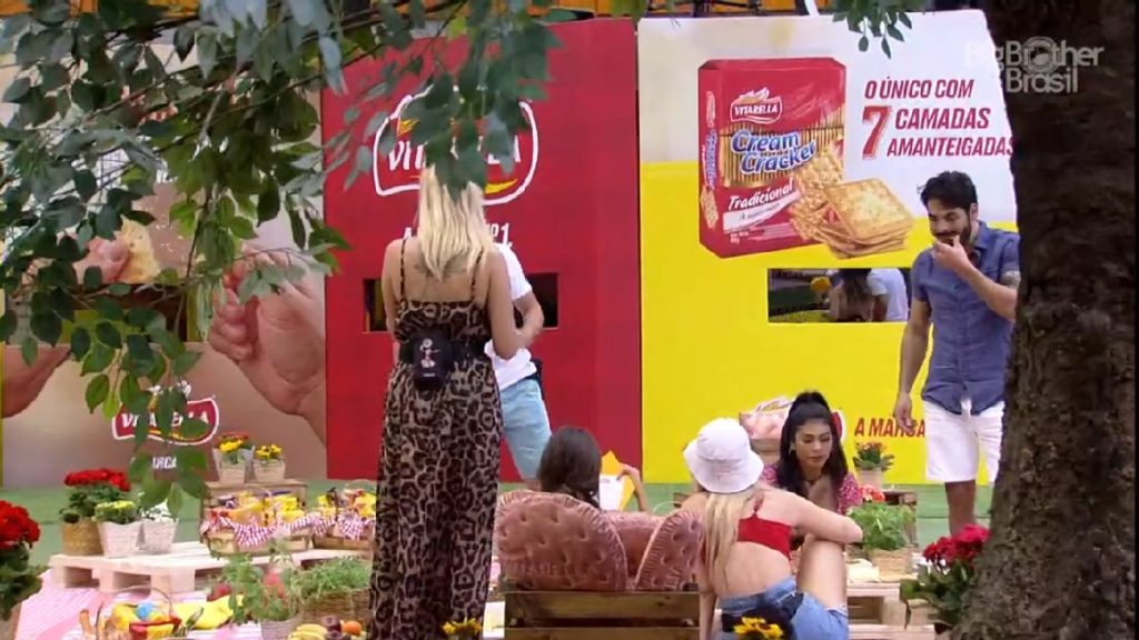 Brothers aproveitam café da manhã e leem recados de fãs no BBB 21