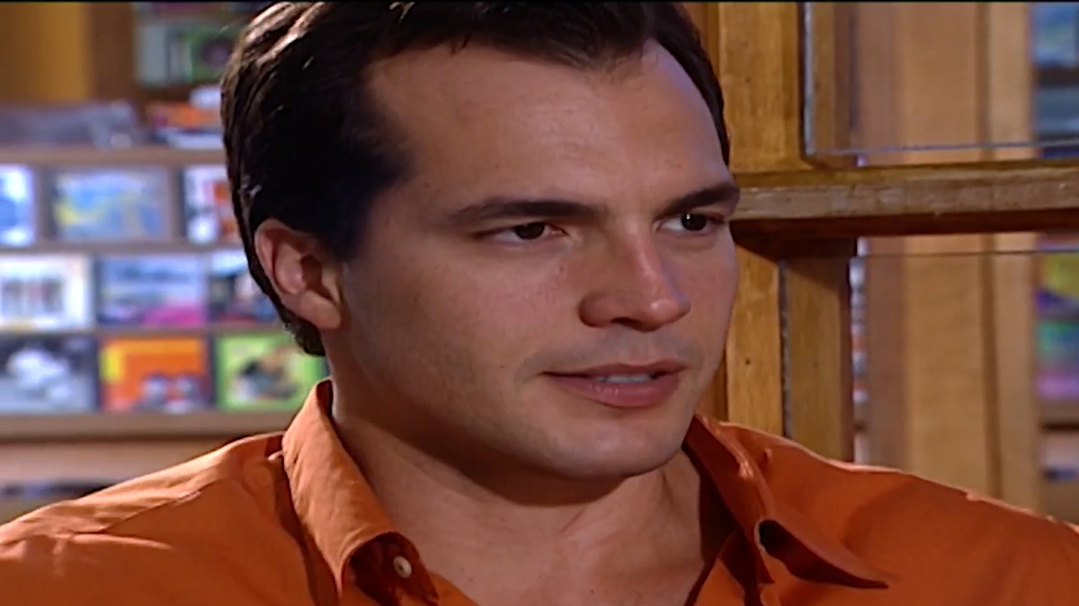 Alex (Daniel Boaventura) em Laços de Família