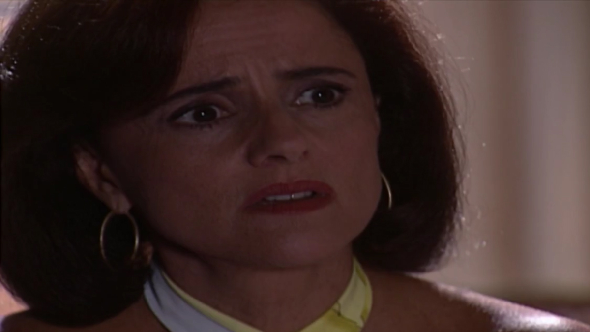 Alma (Marieta Severo) em Laços de Família