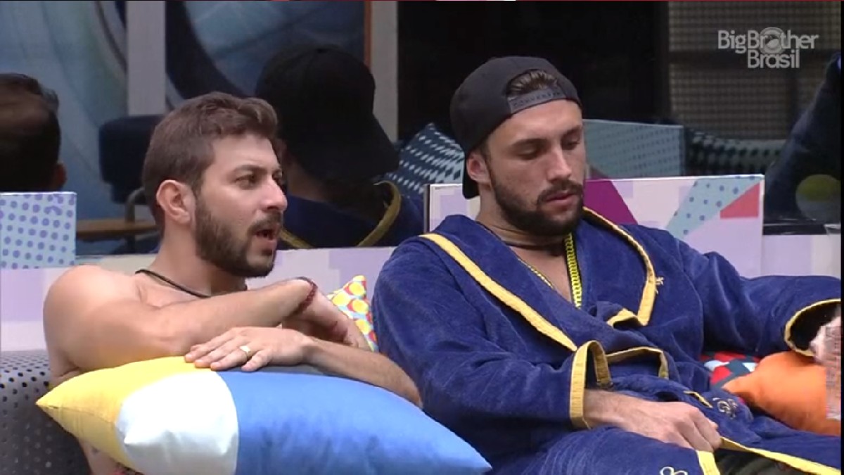 Caio e Arthur comentam sobre Fiuk no BBB 21