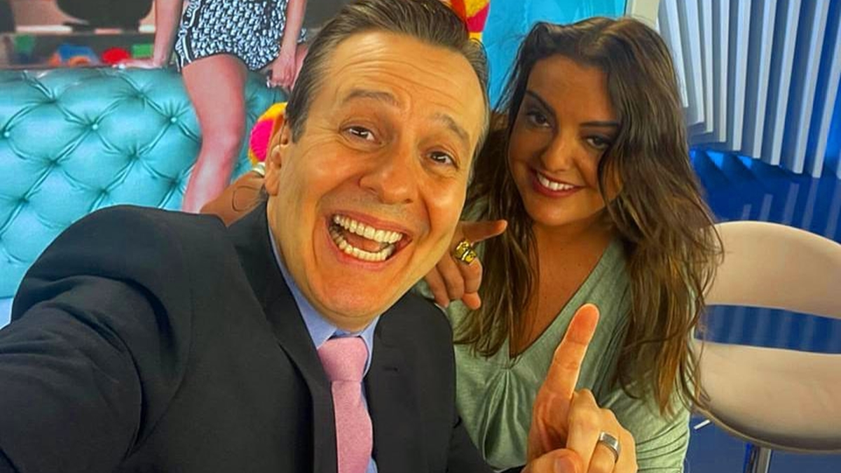 Celso Zucatelli e Fabíola Reipert comemoram a liderança conquistada com o quadro A Hora da Venenosa, no Balanço Geral desta sexta-feira (5) (Reprodução: Instagram)