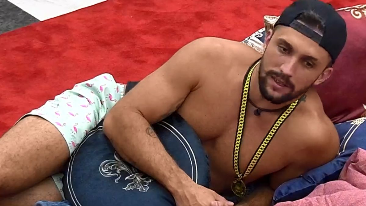 Arthur no quarto do líder do BBB 21