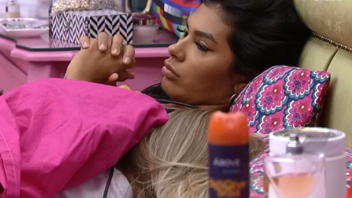 Pocah no Quarto Colorido do BBB 21