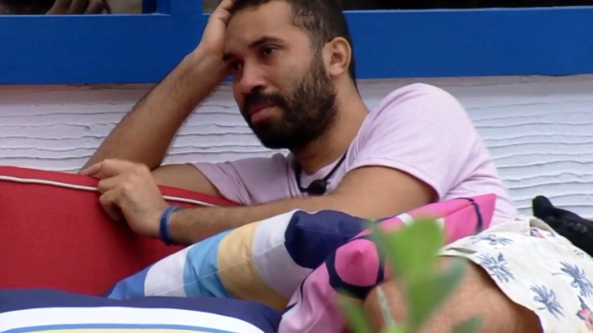 Gilberto chora no BBB 21