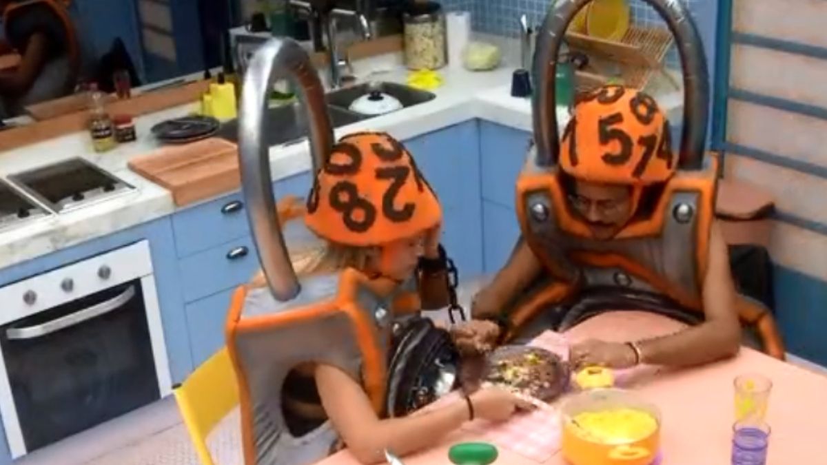 Sarah e João no castigo do monstro do BBB 21