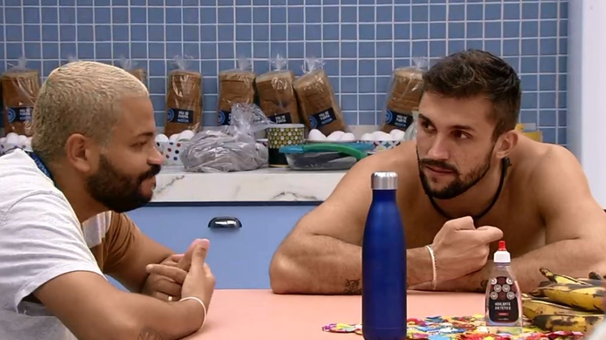 Projota e Arthur na cozinha da XEPA do BBB 21