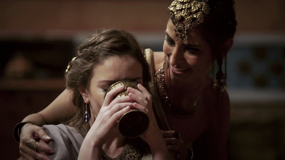 Lilit (Ana Elisa Matos) e Enlila (Maria Joana) em cena de Gênesis: fim da linha para a serva (Divulgação: Record TV)