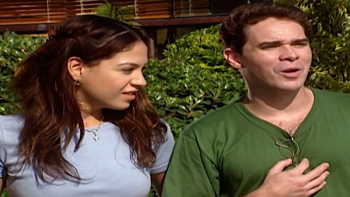Estela (Júlia Almeida) e Bento (Leon Góes) em Laços de Família