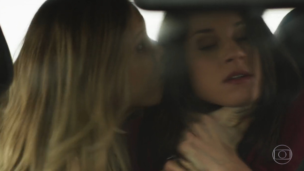 Jéssica (Karen Junqueira) e Carmela (Chandelly Braz), de Haja Coração (Reprodução/Globo)