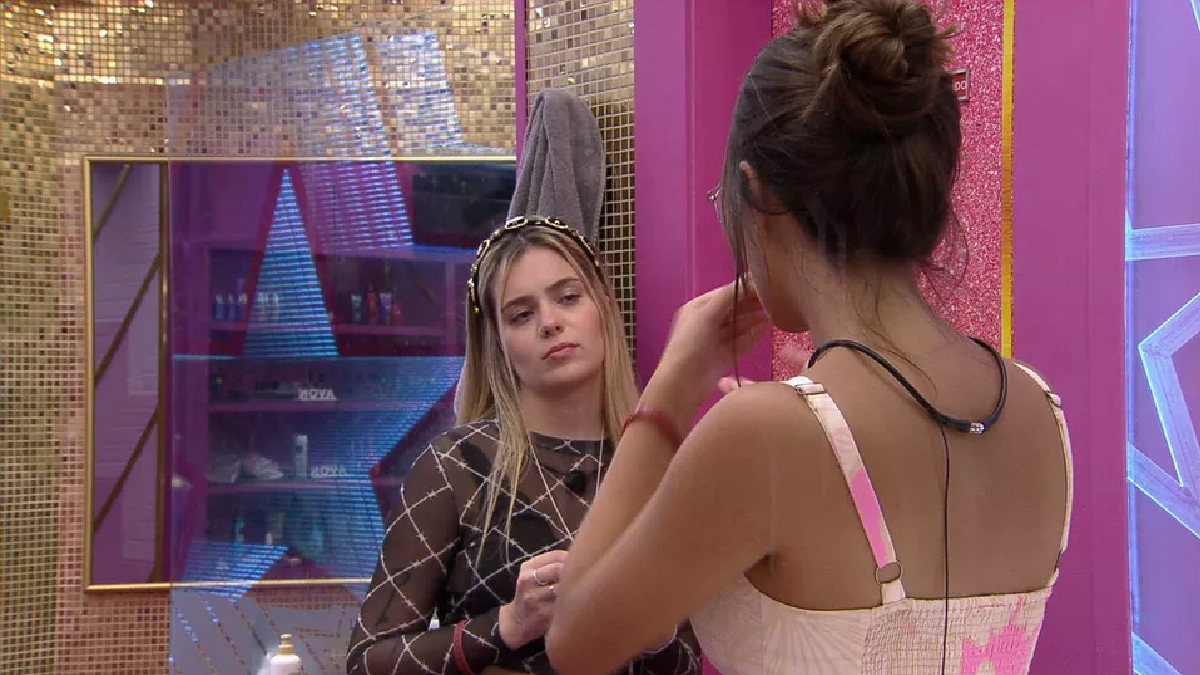 Viih Tube e Thaís conversam no BBB 21