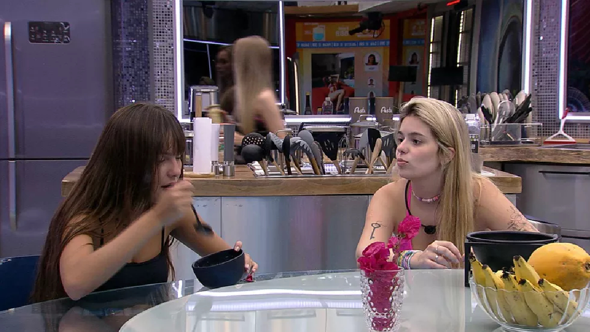 Thaís e Viih Tube conversam no BBB 21