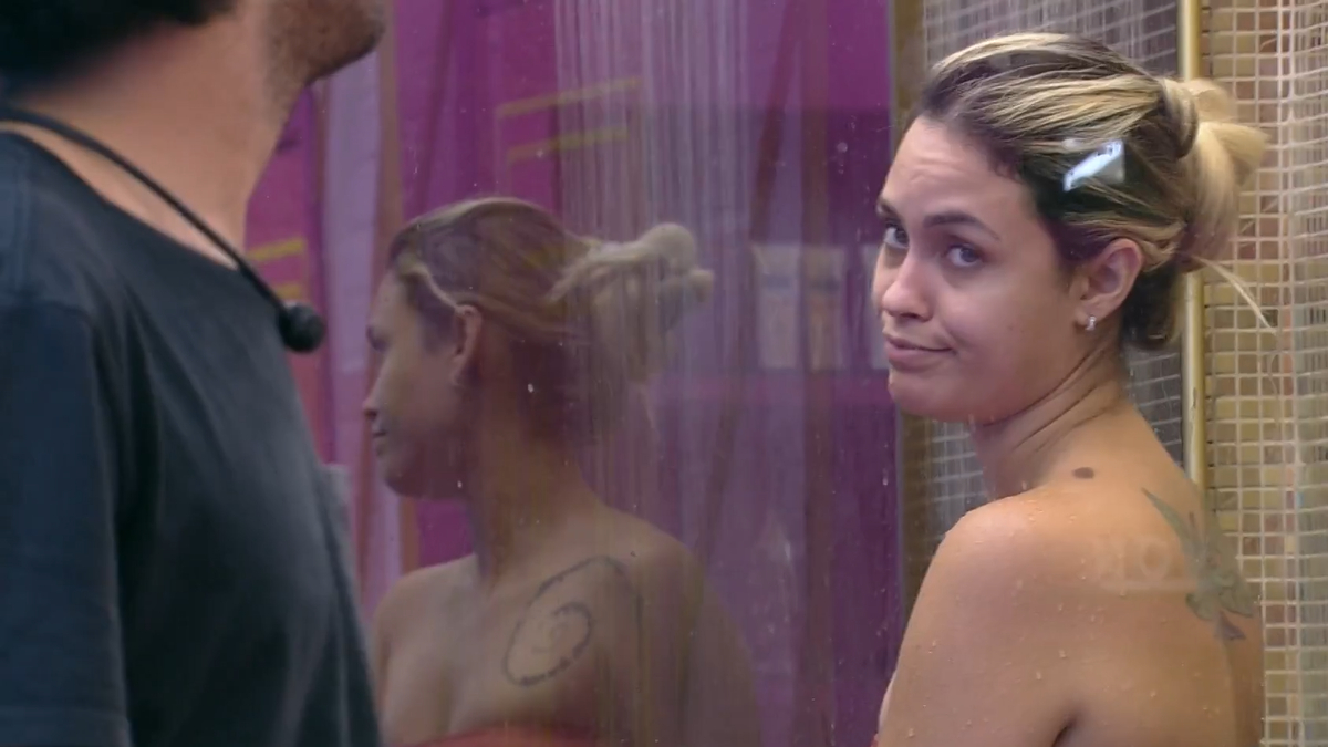João Luiz e Sarah confabulam o BBB 21