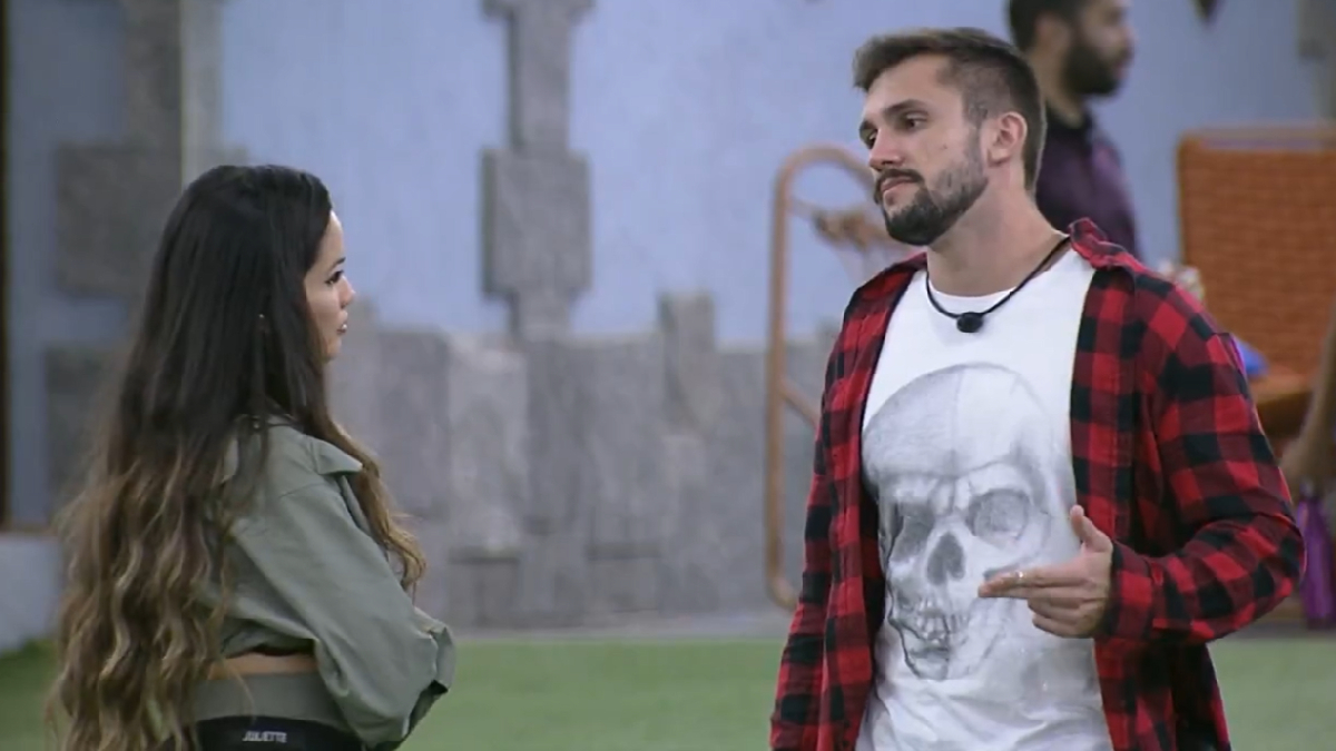 Juliette e Arthur conversam no BBB 21