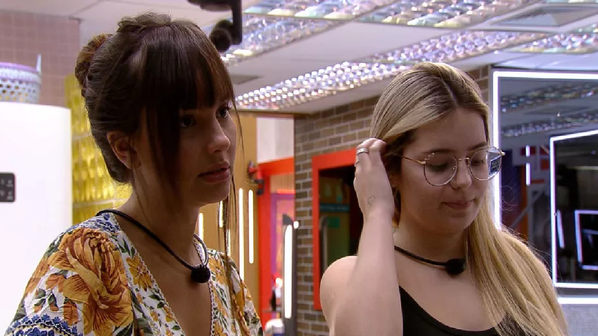 Thaís e Viih Tube conversam no BBB 21