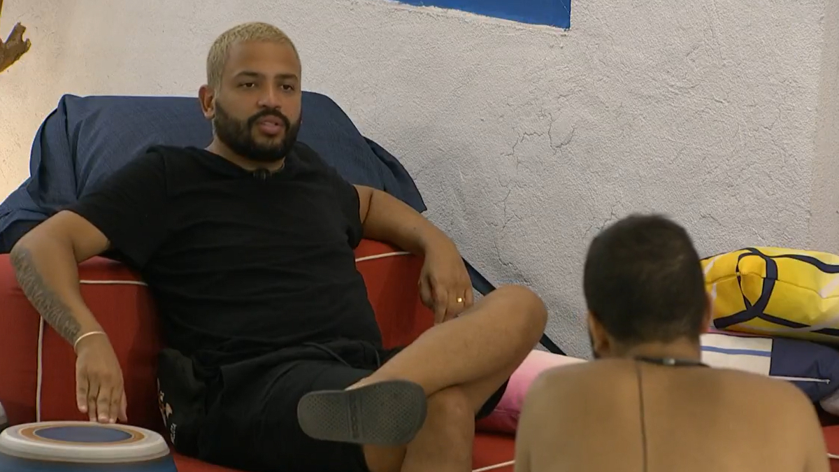 Projota e Gilberto conversam no BBB 21