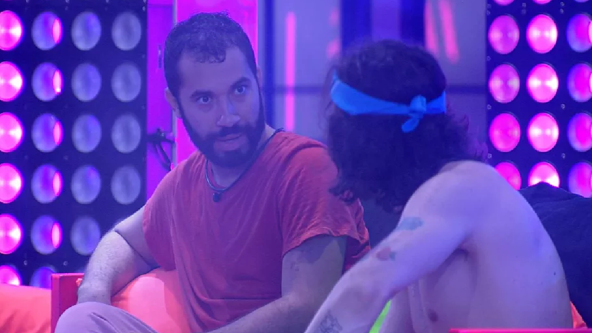 Gilberto e Fiuk conversam no Baile da Above no BBB 21