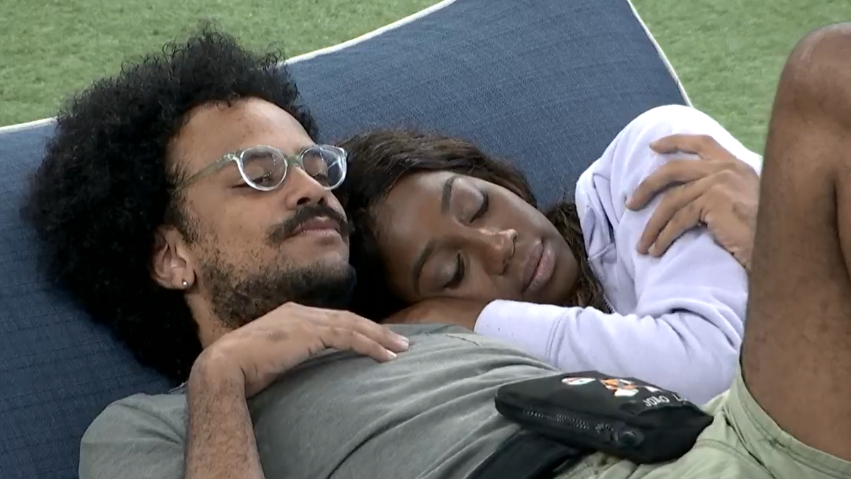 João Luiz e Camilla de Lucas conversam no BBB 21