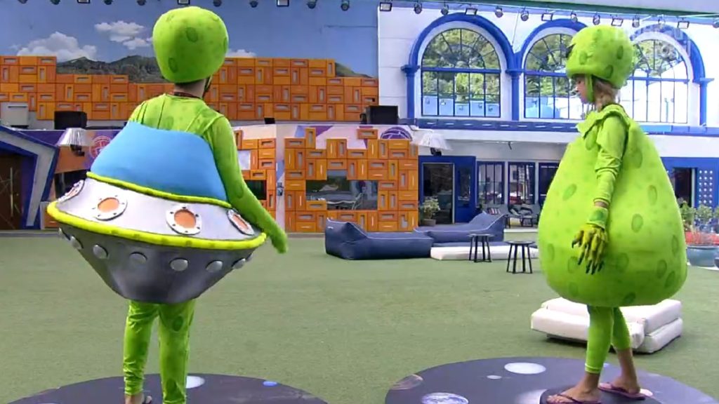 Sarah e Gilberto cumprem o castigo do Monstro no BBB 21