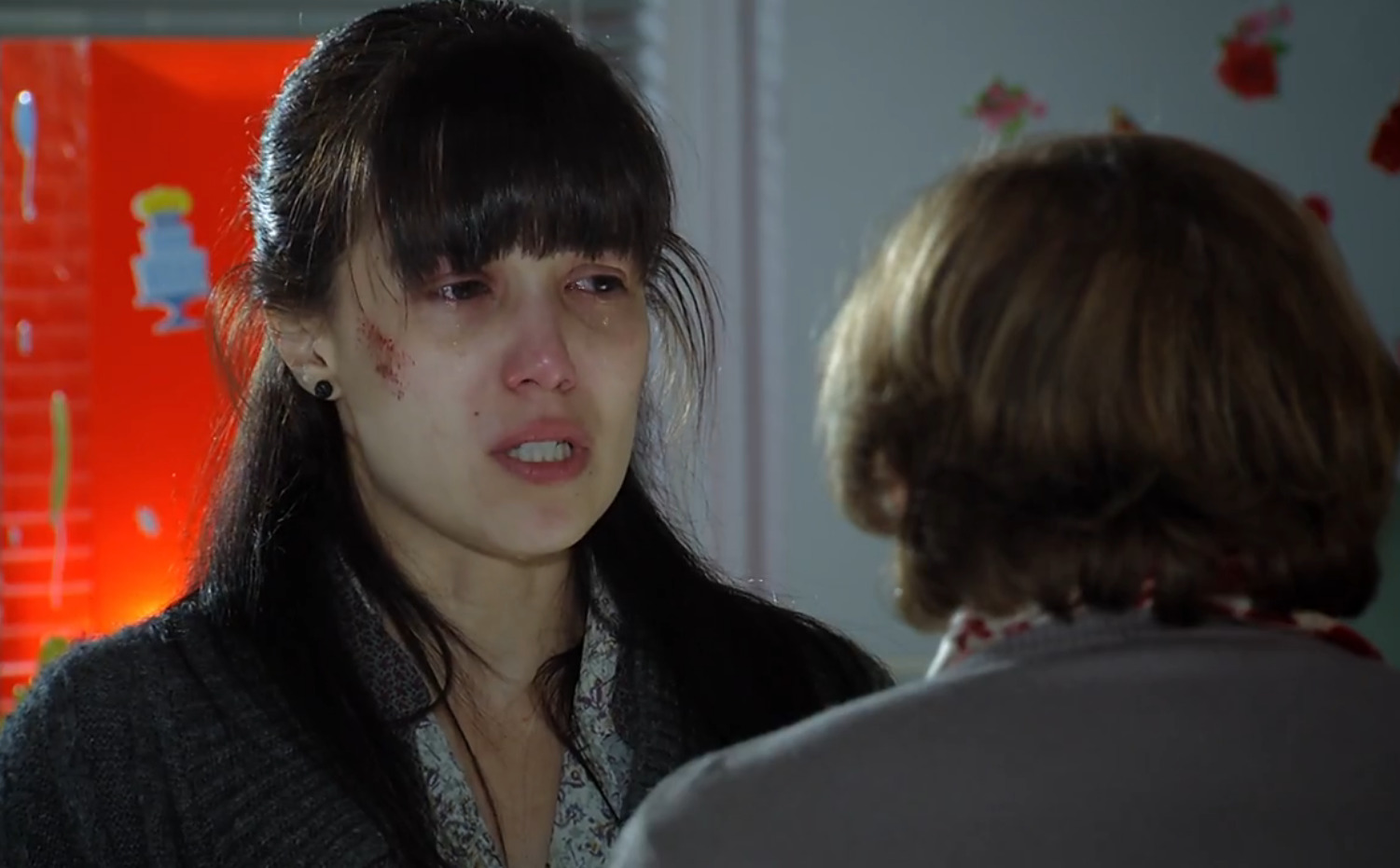 Manuela (Marjorie Estiano) e Iná (Nicette Bruno) em A Vida da Gente