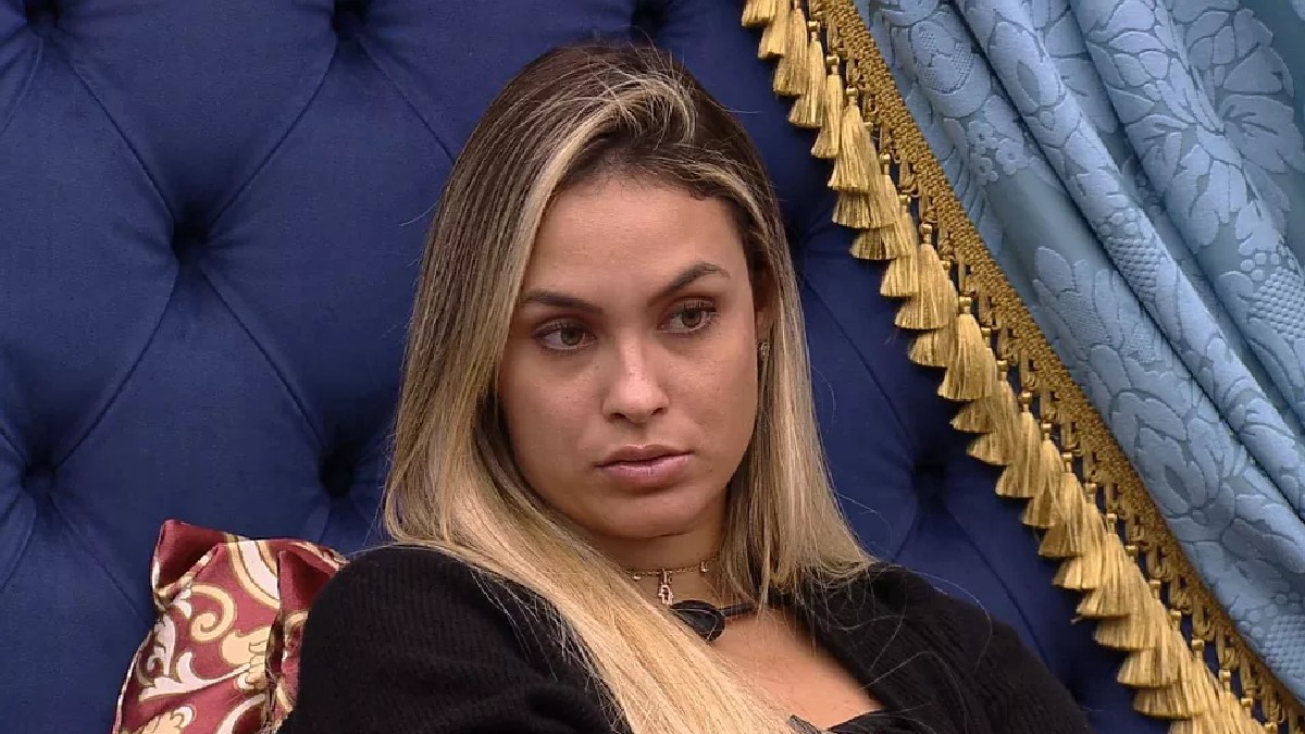 Sarah no quarto do líder no BBB 21