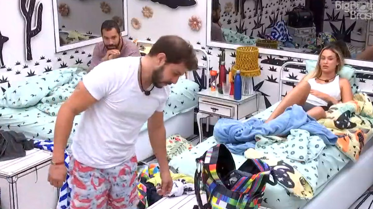 Caio arruma suas malas no BBB 21