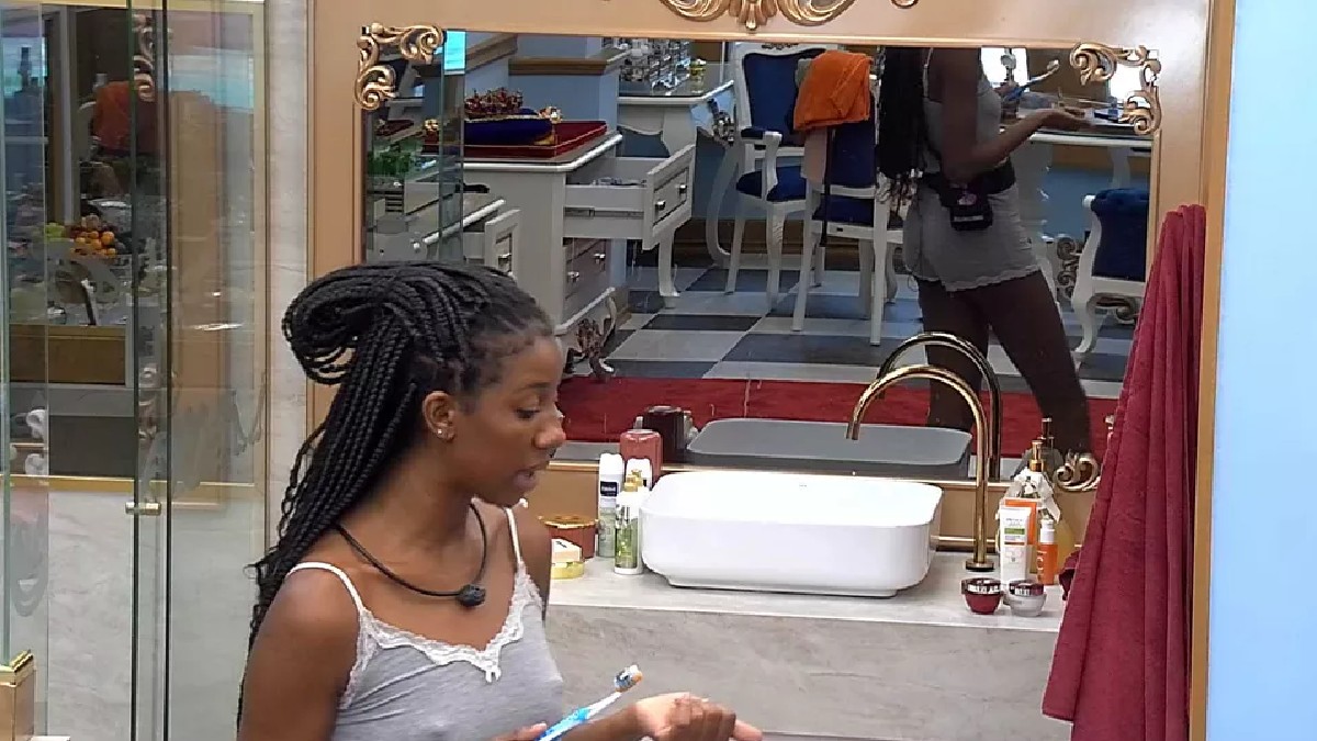 Camilla de Lucas no quarto do líder no BBB 21